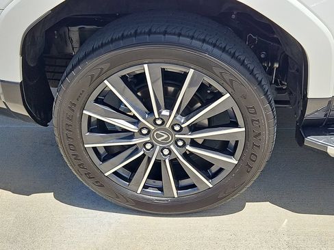 Used 2024 Lexus GX 550 w/ Accessory Package (2T) AWD/4WD image 10