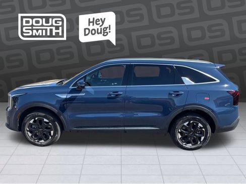 Used 2025 Kia Sorento S image 2