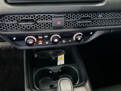 Certified 2025 Honda HR-V Sport image 15