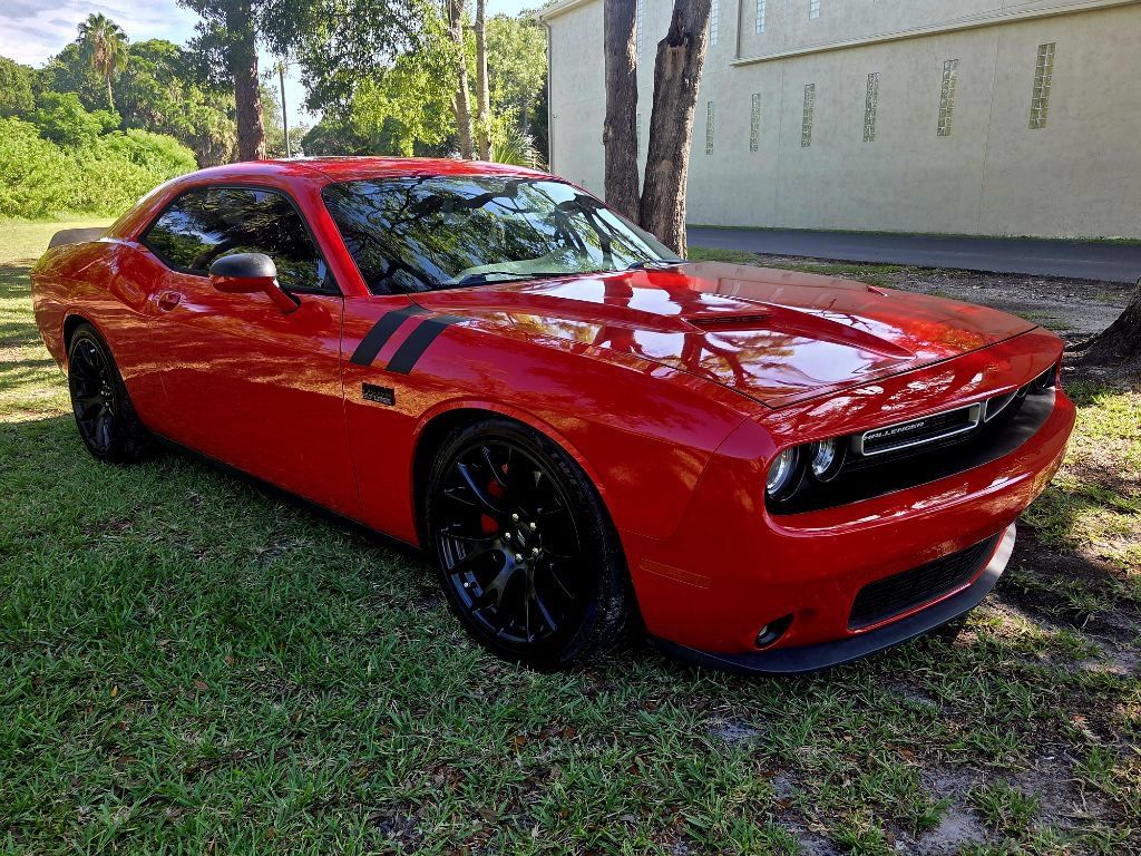Used 2016 Dodge Challenger R/T RWD image 3
