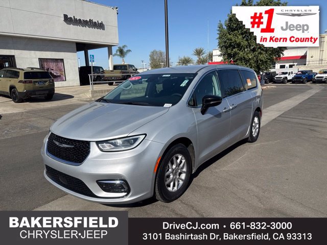 Certified 2024 Chrysler Pacifica Touring-L FWD image 1