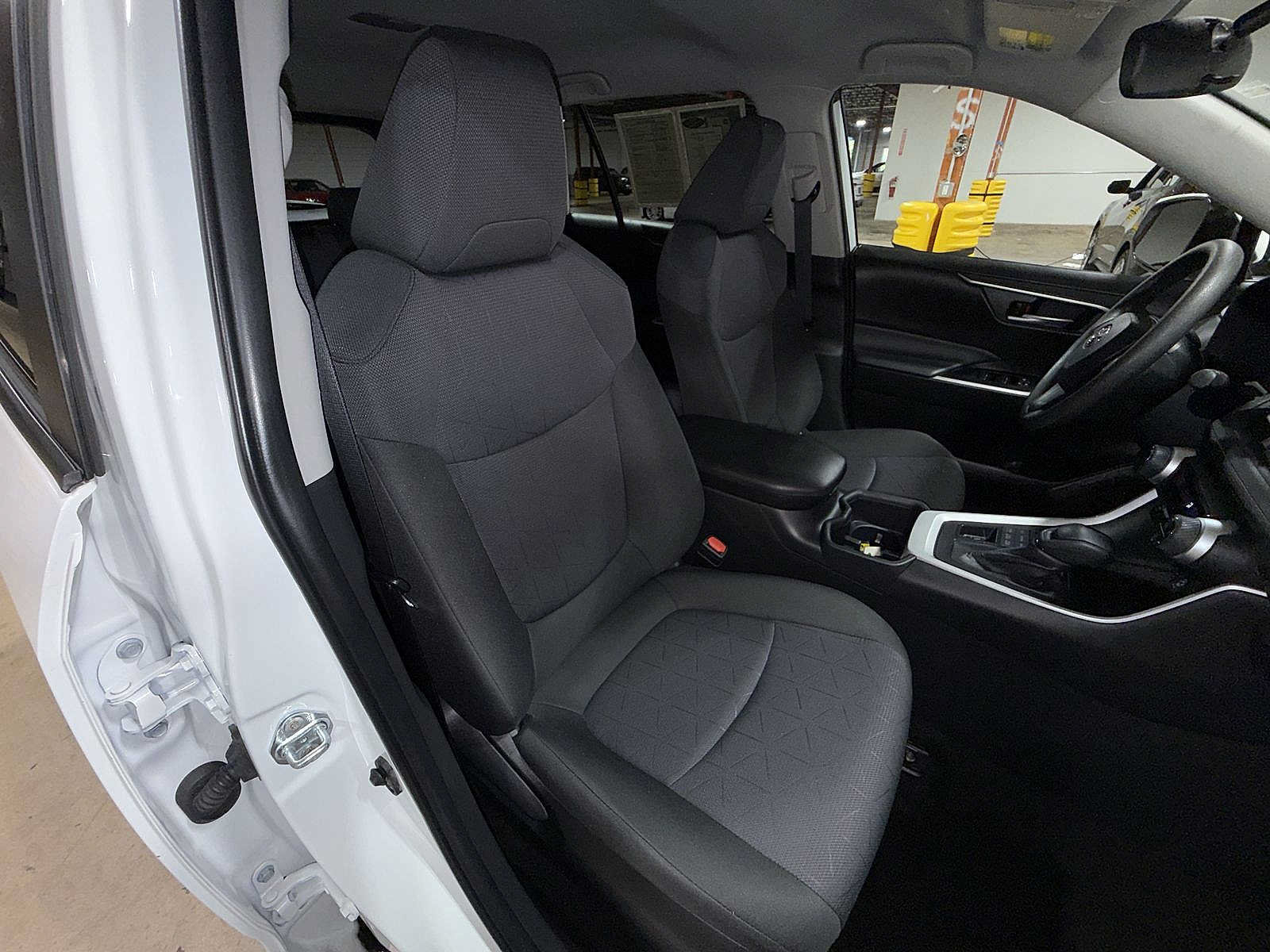 Used 2025 Toyota RAV4 XLE AWD/4WD image 16
