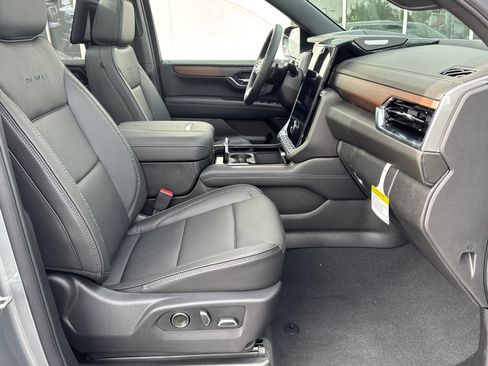 New 2026 GMC Yukon Denali w/ Denali Reserve Package AWD/4WD image 17