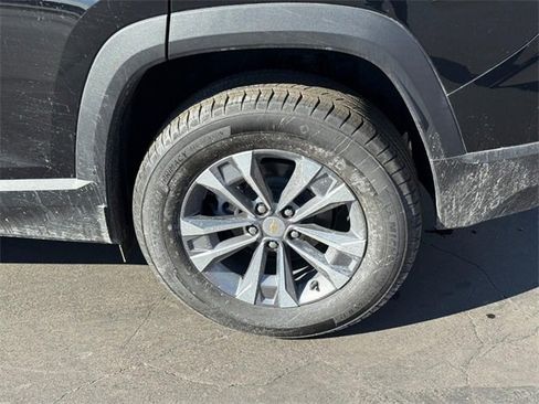 Used 2025 Chevrolet Equinox LT image 4