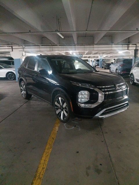 Used 2025 Mitsubishi Outlander SE FWD image 1