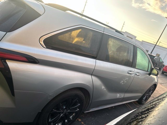 Used 2023 Toyota Sienna XSE FWD image 8