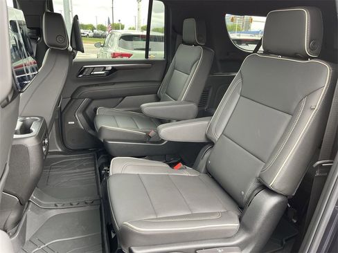 New 2025 Chevrolet Suburban Premier image 23
