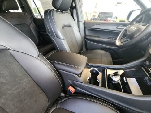 New 2025 Jeep Grand Cherokee L Altitude RWD image 27
