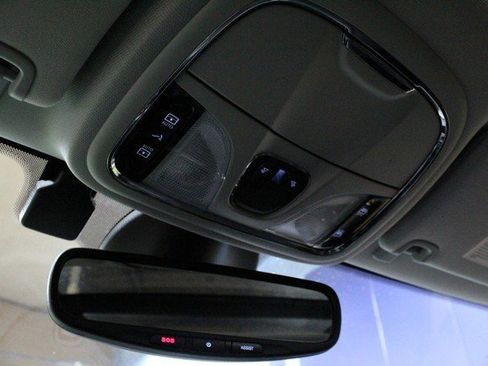 Used 2020 Jeep Cherokee Trailhawk image 31