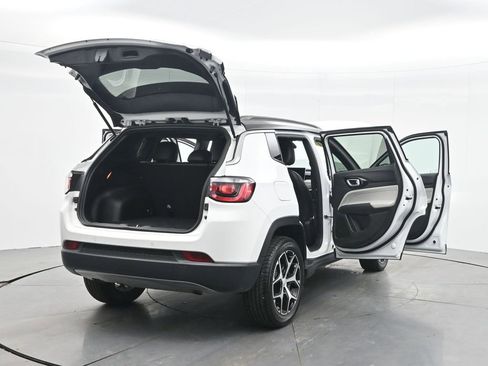 Used 2024 Jeep Compass Limited image 33