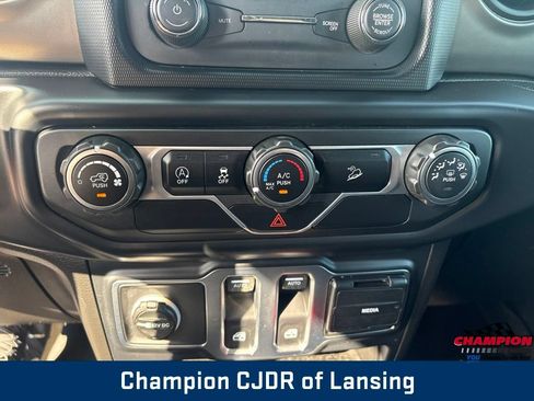 Used 2019 Jeep Wrangler Sport AWD/4WD image 22