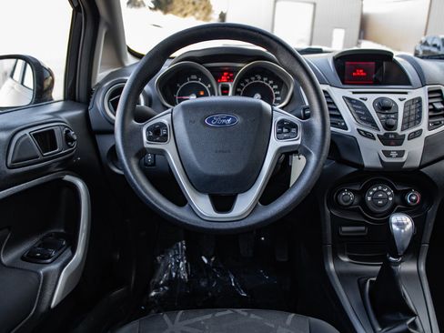 Used 2013 Ford Fiesta SE w/ Moon & Mood Pkg image 24