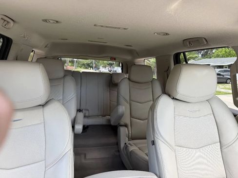 Used 2017 Cadillac Escalade 2WD image 9