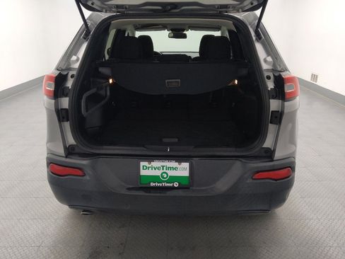 Used 2016 Jeep Cherokee Latitude FWD image 29