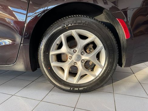 Used 2019 Chrysler Pacifica Touring Plus w/ Tire & Wheel Group image 59