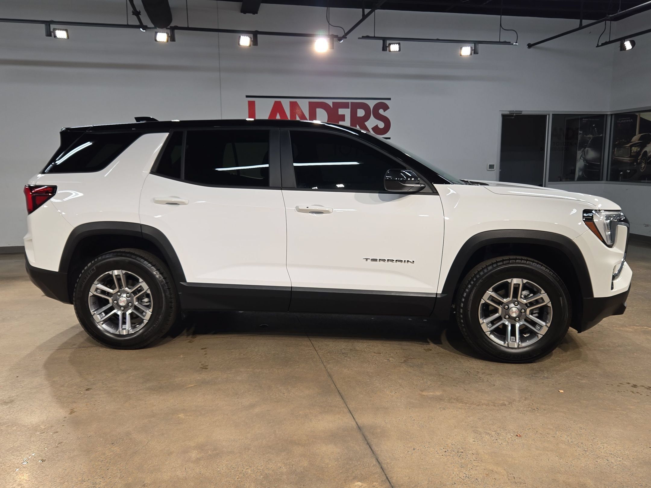 Used 2025 GMC Terrain Elevation AWD/4WD image 8