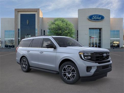 New 2025 Ford Expedition Active image 7