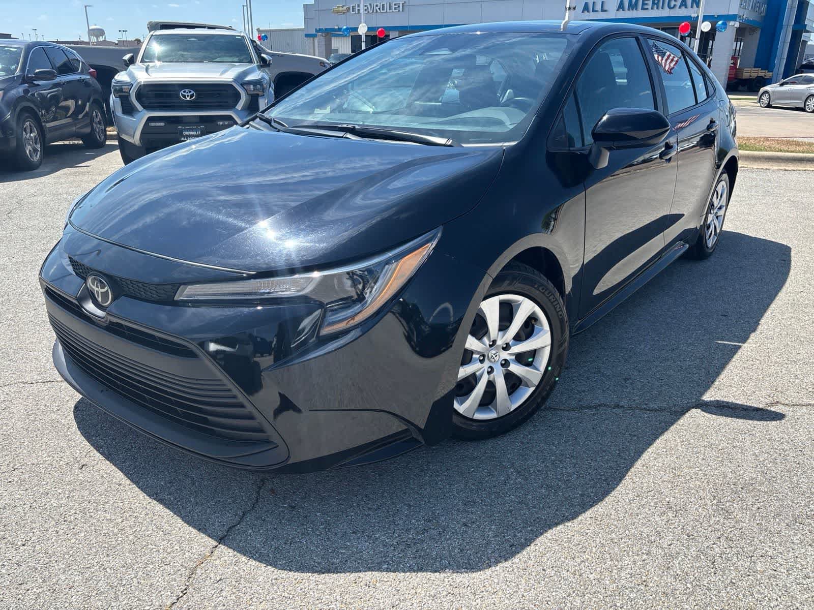 Used 2025 Toyota Corolla LE FWD image 1