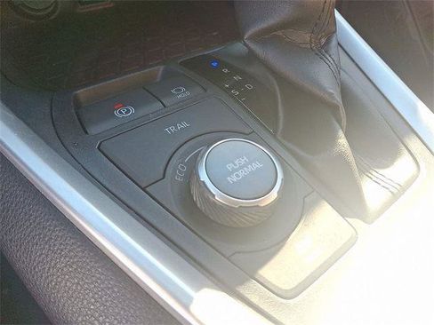 Used 2021 Toyota RAV4 Limited image 25