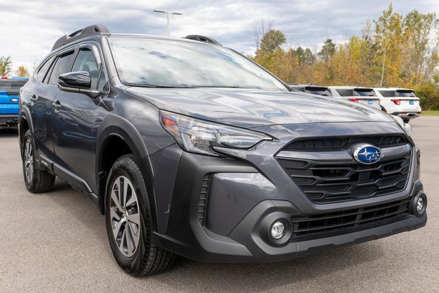 Used 2025 Subaru Outback Premium AWD/4WD image 4