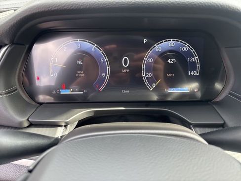 New 2025 Jeep Grand Cherokee Altitude image 11