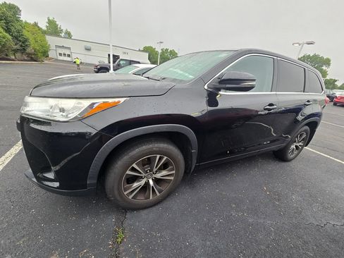 Certified 2017 Toyota Highlander Plus AWD/4WD image 4