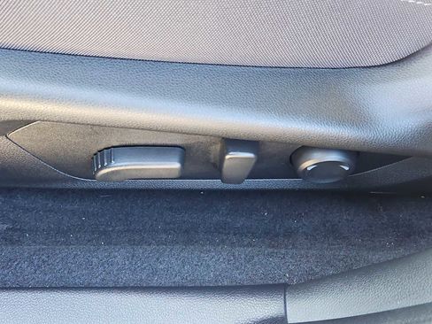 Used 2025 Subaru Crosstrek 2.0i Premium image 21