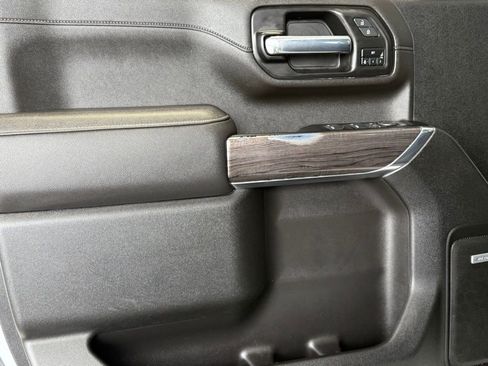 Used 2022 Chevrolet Silverado 2500 LTZ w/ LTZ Premium Package image 16