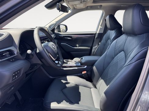 New 2026 Toyota Highlander Platinum AWD/4WD image 12