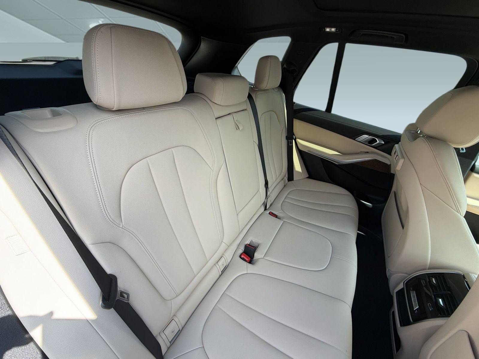Used 2021 BMW X5 xDrive40i w/ Convenience Package AWD/4WD image 31