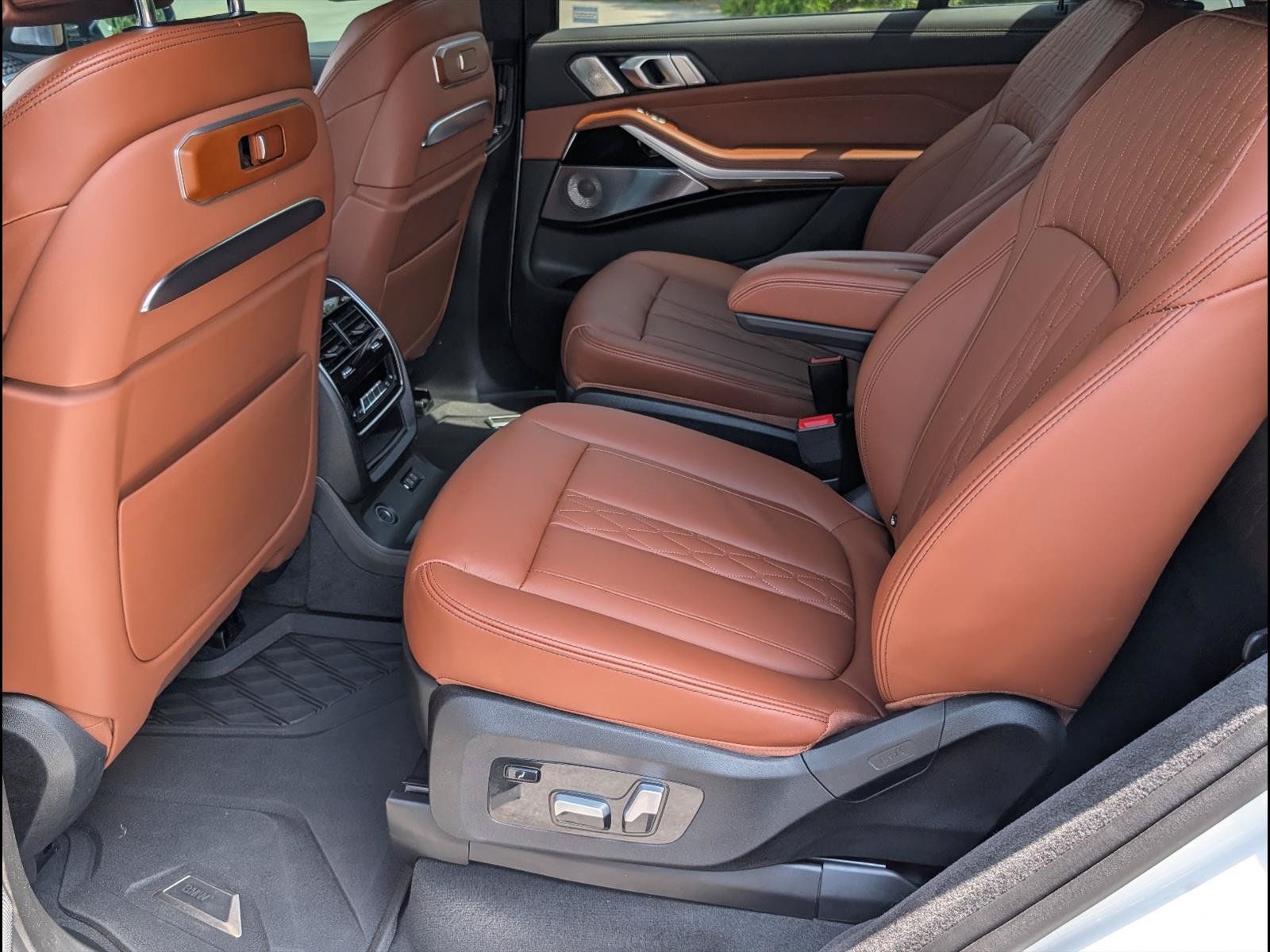 Used 2025 BMW X7 M60i AWD/4WD image 14