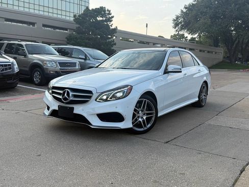 Used 2016 Mercedes-Benz E 400 Sedan image 2