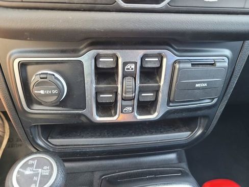Used 2024 Jeep Wrangler Unlimited Sahara AWD/4WD image 26