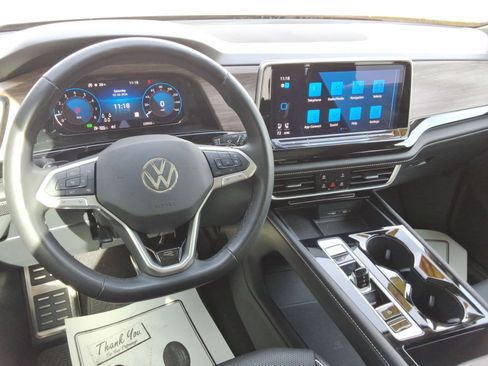 Used 2024 Volkswagen Atlas SEL Premium R-Line image 12