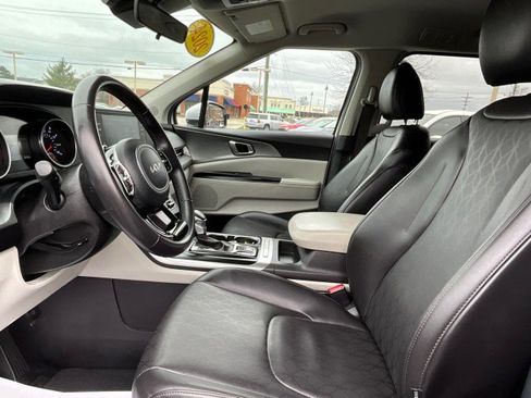 Used 2024 Kia Carnival LX image 25