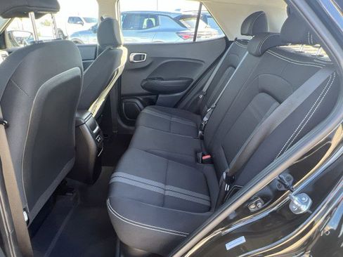 Used 2025 Hyundai Venue SEL image 25