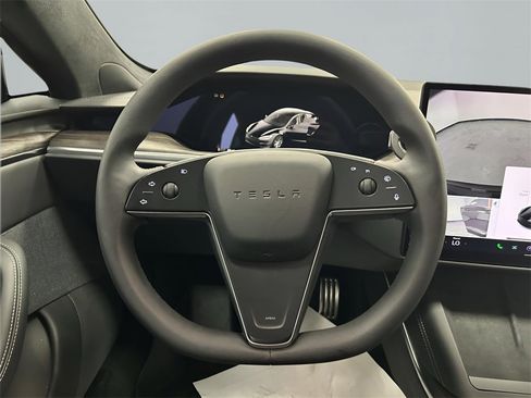 Used 2022 Tesla Model S image 11