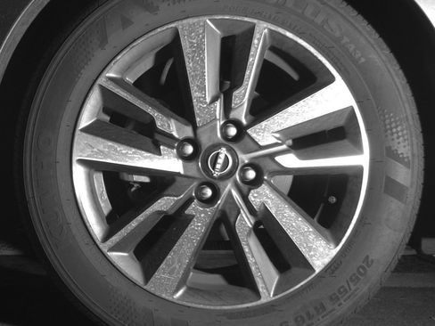 Used 2025 Nissan Versa SV image 12