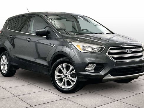 Used 2017 Ford Escape SE image 2