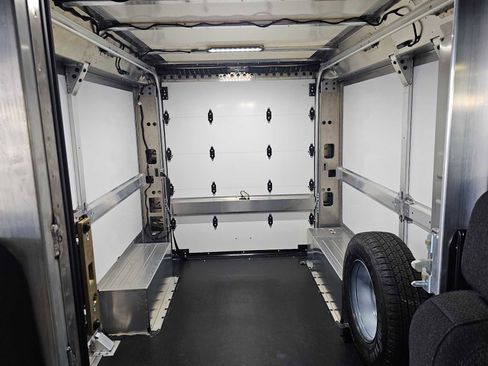 Used 2025 Chevrolet Brightdrop 400 image 12