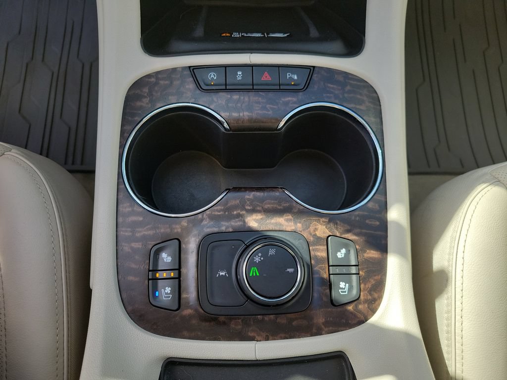 Used 2020 GMC Acadia Denali w/ Technology Package FWD image 34