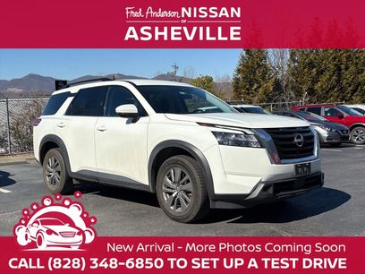 Used 2024 Nissan Pathfinder SV