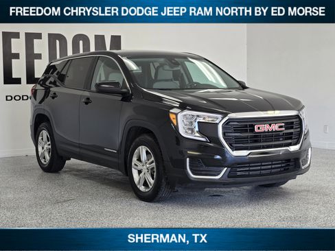 Used 2024 GMC Terrain SLE image 2