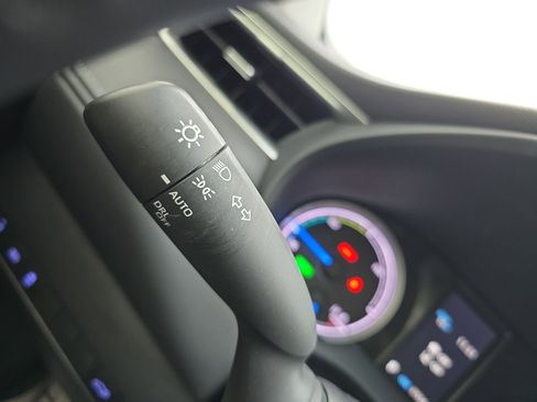 Used 2022 Toyota Venza LE image 26