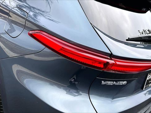 Used 2021 Toyota Venza XLE image 28