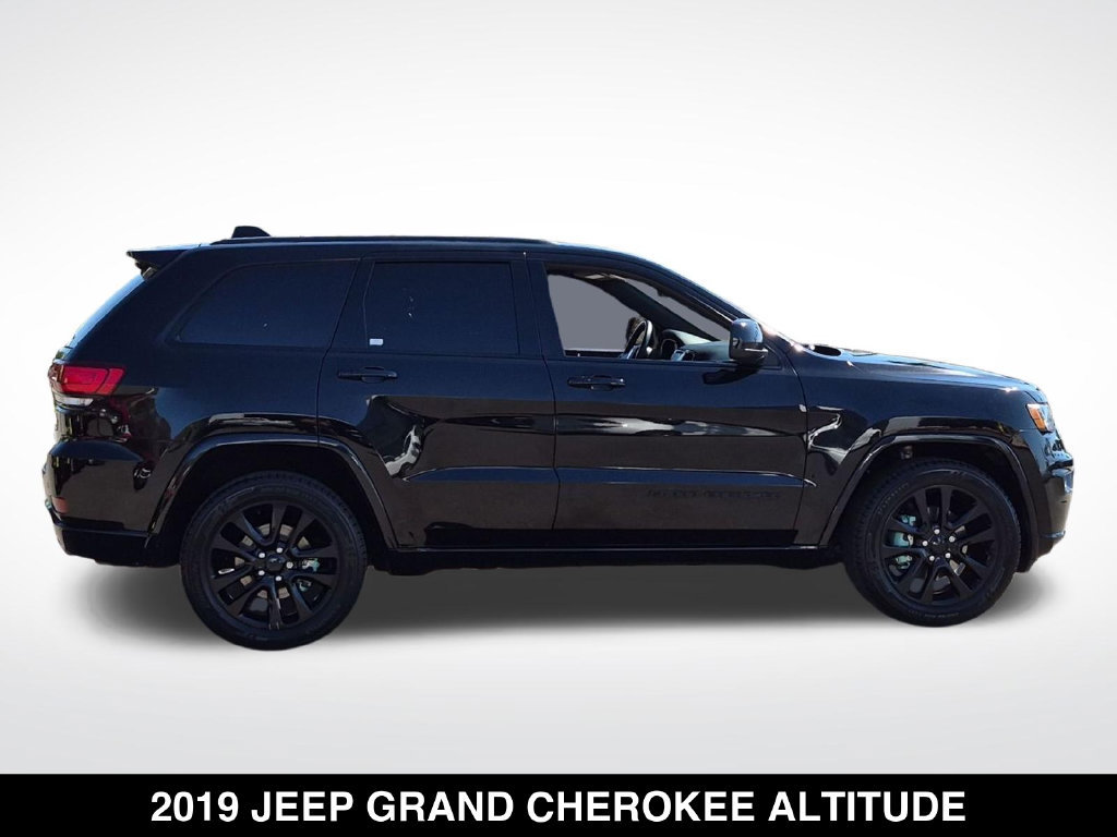 Used 2019 Jeep Grand Cherokee Altitude RWD image 6