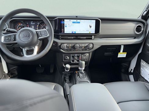 New 2026 Jeep Wrangler Unlimited Sahara AWD/4WD image 32