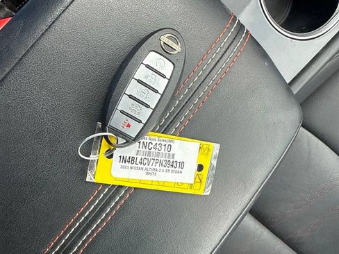 Used 2023 Nissan Altima 2.5 SR w/ SR Premium Package FWD image 6