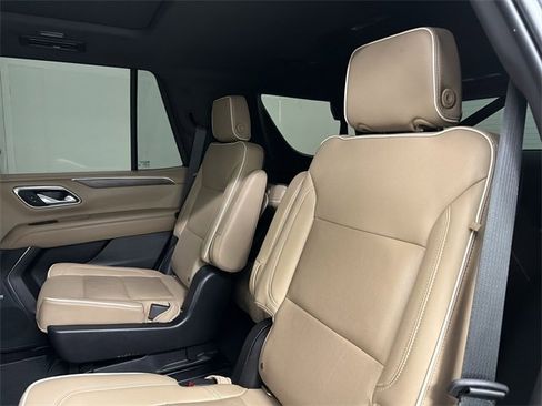 Used 2021 Chevrolet Tahoe Premier w/ Premium Package image 17