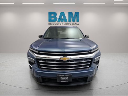 New 2026 Chevrolet Traverse LT w/ Driver Confidence Package image 2